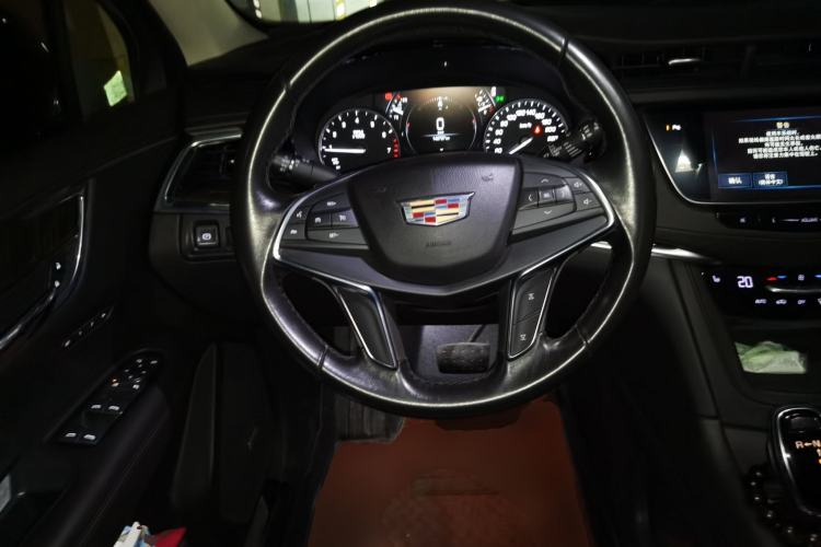 Used Cadillac XT5 2017 Anniversary Edition 25T Luxury Model Steering Wheel