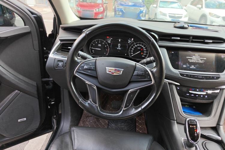 Used Cadillac XT5 2017 Anniversary Edition 25T Luxury Model Steering Wheel