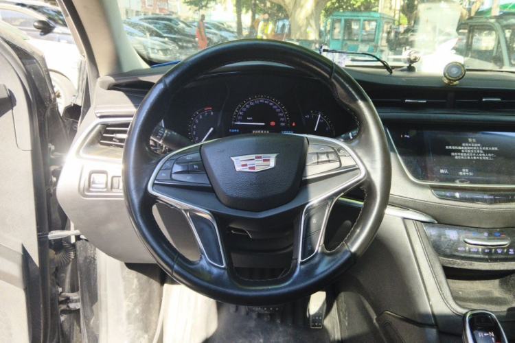 Used Cadillac XT5 2017 Anniversary Edition 25T Luxury Model Steering Wheel