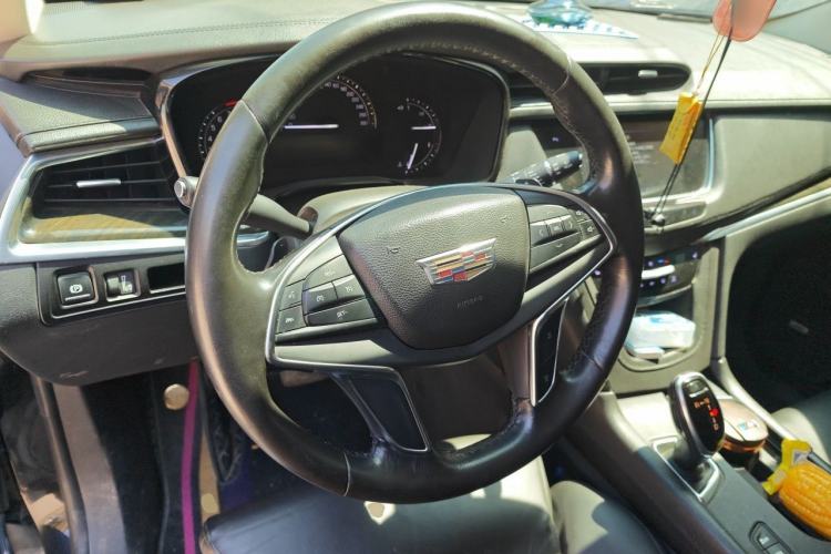 Used Cadillac XT5 2017 Anniversary Edition 28T Four-Wheel Drive Luxury Model Steering Wheel