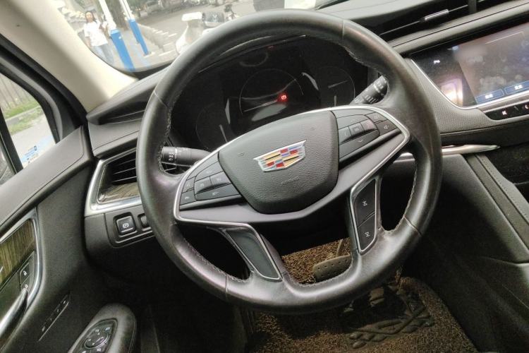 Used Cadillac XT5 2017 Anniversary Edition 25T Luxury Model Steering Wheel