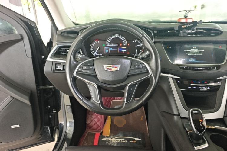 Used Cadillac XT5 2017 Anniversary Edition 25T Luxury Model Steering Wheel