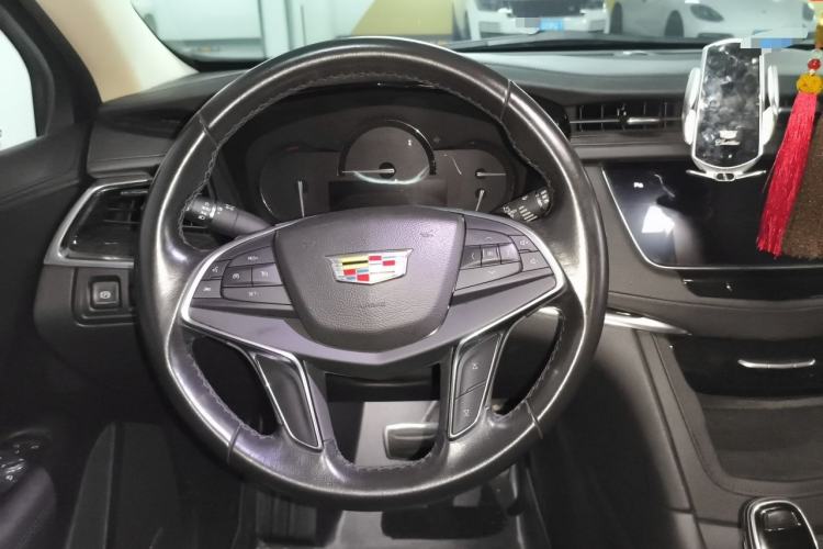 Used Cadillac XT5 2017 Anniversary Edition 25T Luxury Model Steering Wheel