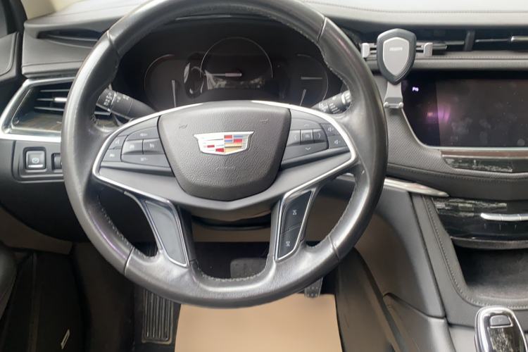 Used Cadillac XT5 2017 Anniversary Edition 25T Luxury Model Steering Wheel