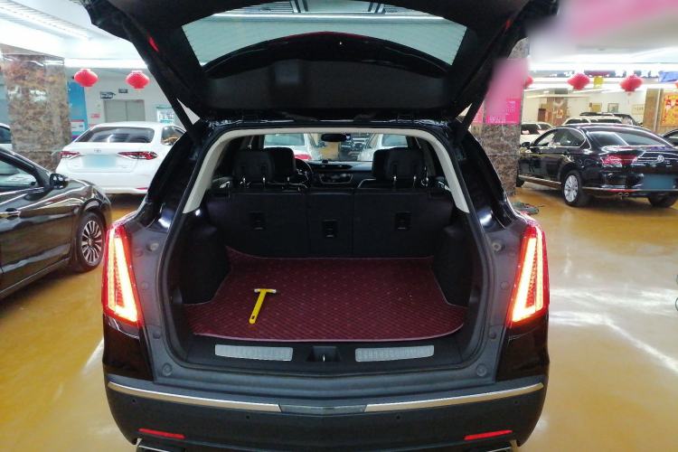 Used Cadillac XT5 2017 Anniversary Edition 28T Four-Wheel Drive Luxury Model Trunk