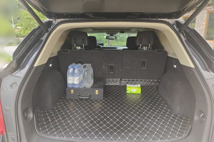 Used Cadillac XT5 2017 Anniversary Edition 25T Luxury Model Trunk