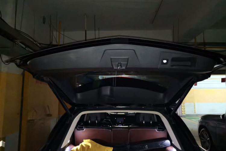 Used Cadillac XT5 2017 Anniversary Edition 25T Luxury Model Trunk