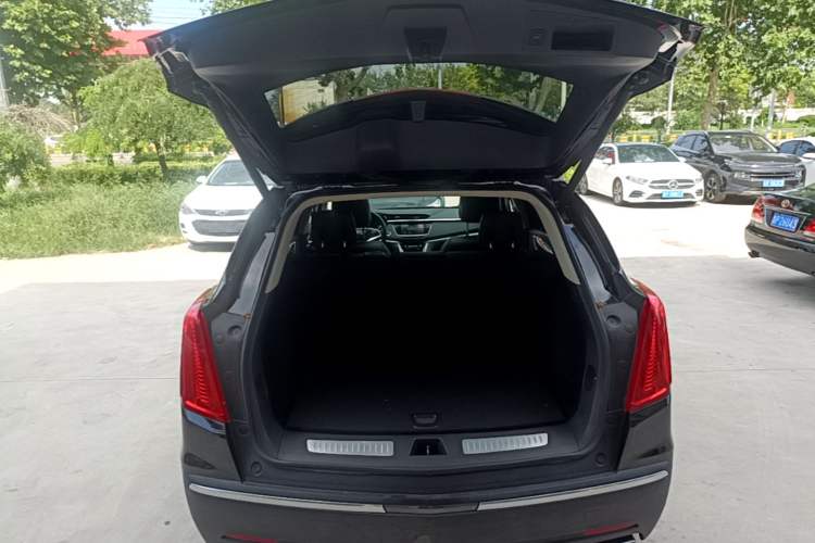 Used Cadillac XT5 2017 Anniversary Edition 25T Luxury Model Trunk