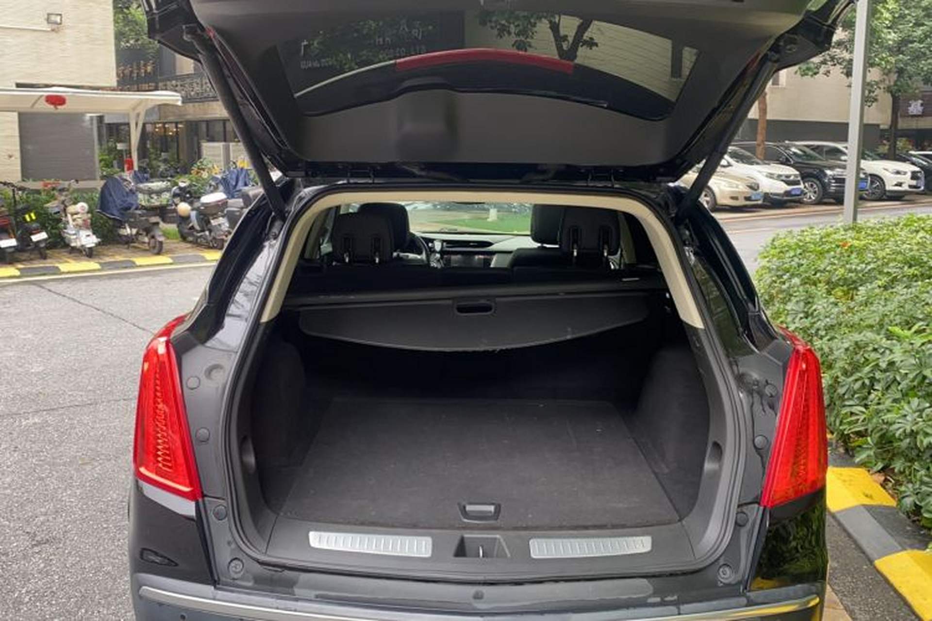 Used Cadillac XT5 2017 Anniversary Edition 25T Luxury Model Trunk