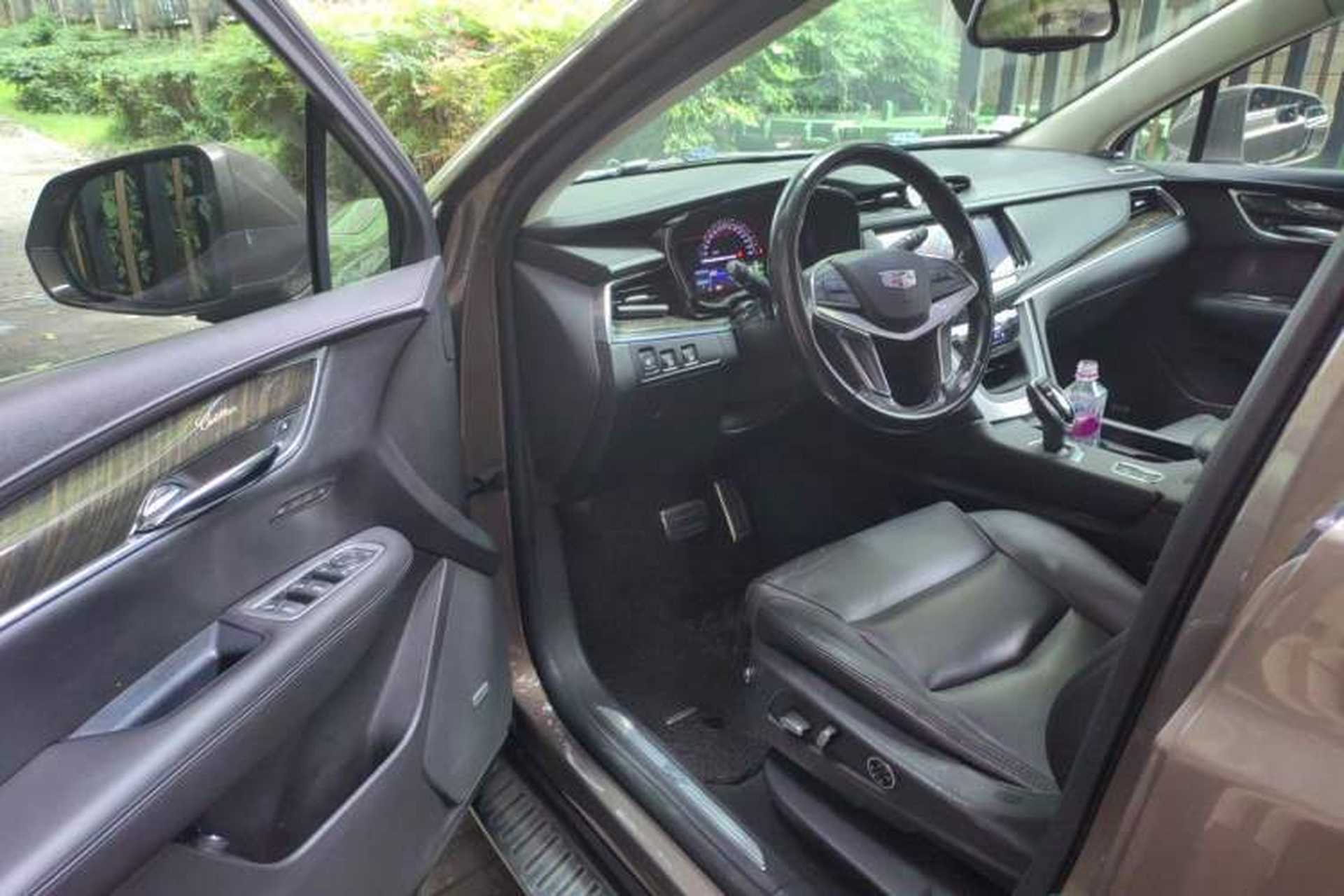 Used Cadillac XT5 2017 Anniversary Edition 25T Luxury Model Driver Seat