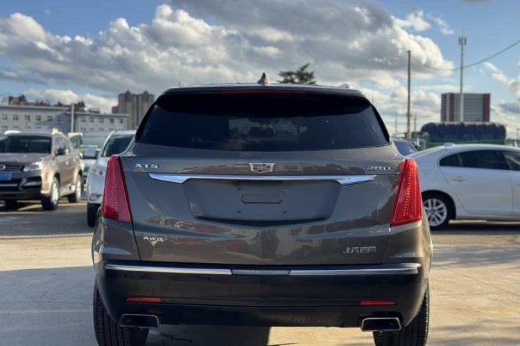 Used Cadillac XT5 2017 Anniversary Edition 28T Four-Wheel Drive Luxury Model Exterior 2