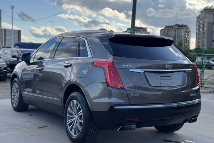 Used Cadillac XT5 2017 Anniversary Edition 28T Four-Wheel Drive Luxury Model Exterior 4