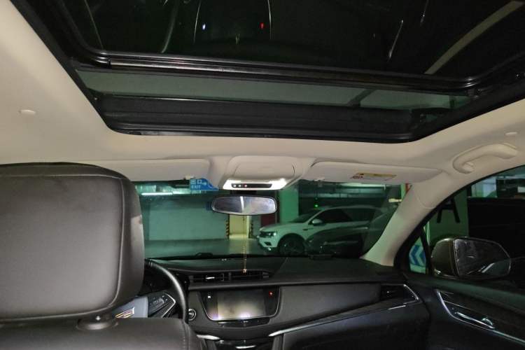 Used Cadillac XT5 2017 Anniversary Edition 25T Luxury Model Headliner