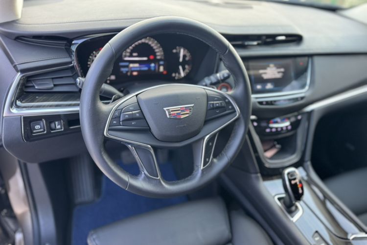 Used Cadillac XT5 2017 Anniversary Edition 28T Four-Wheel Drive Luxury Model Interior 4