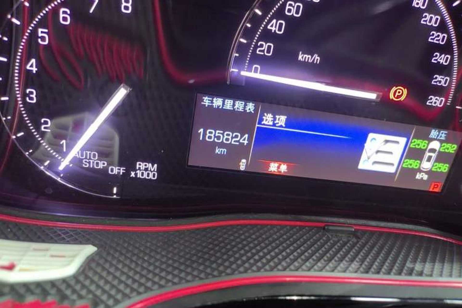 Used Cadillac XT5 2017 Anniversary Edition 25T Luxury Model Odometer Close Up