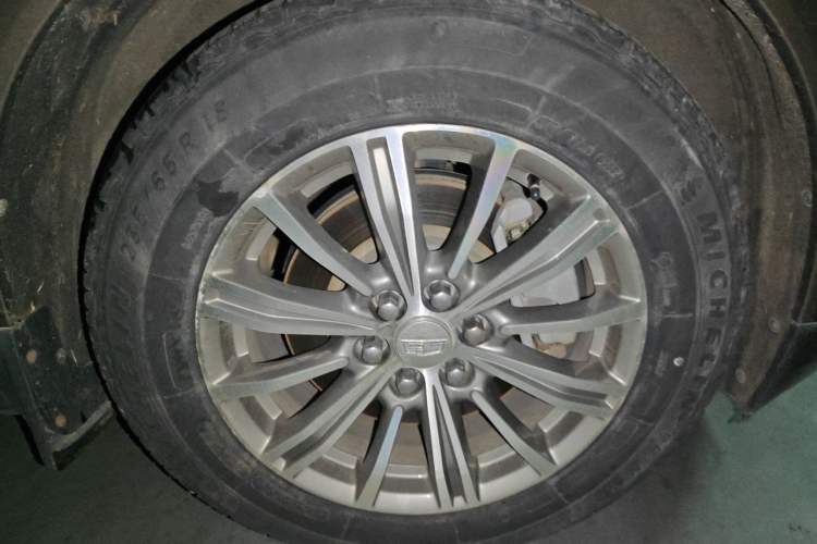 Used Cadillac XT5 2017 Anniversary Edition 25T Luxury Model Right Front Wheel Hub