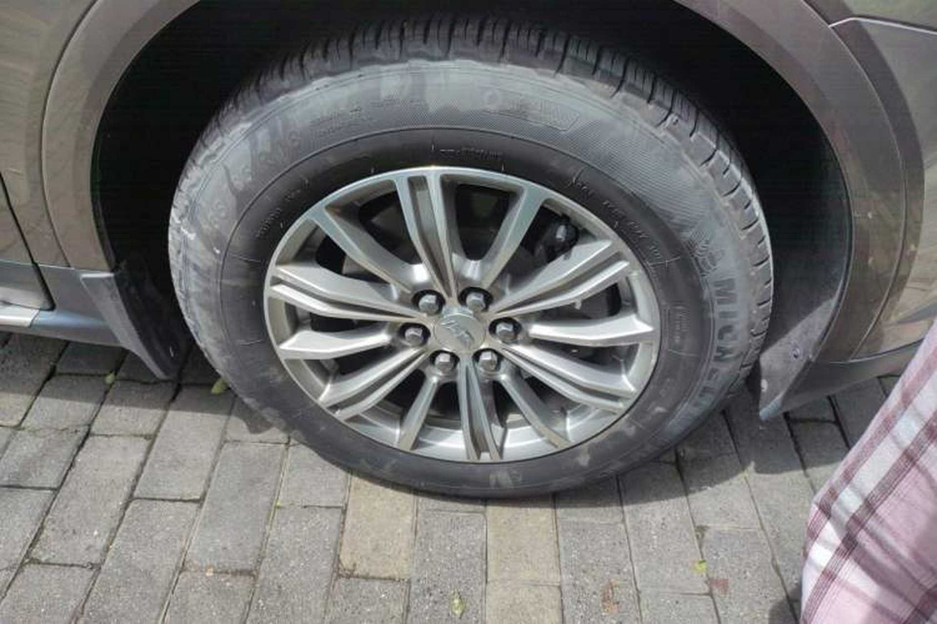 Used Cadillac XT5 2017 Anniversary Edition 25T Luxury Model Right Front Wheel Hub