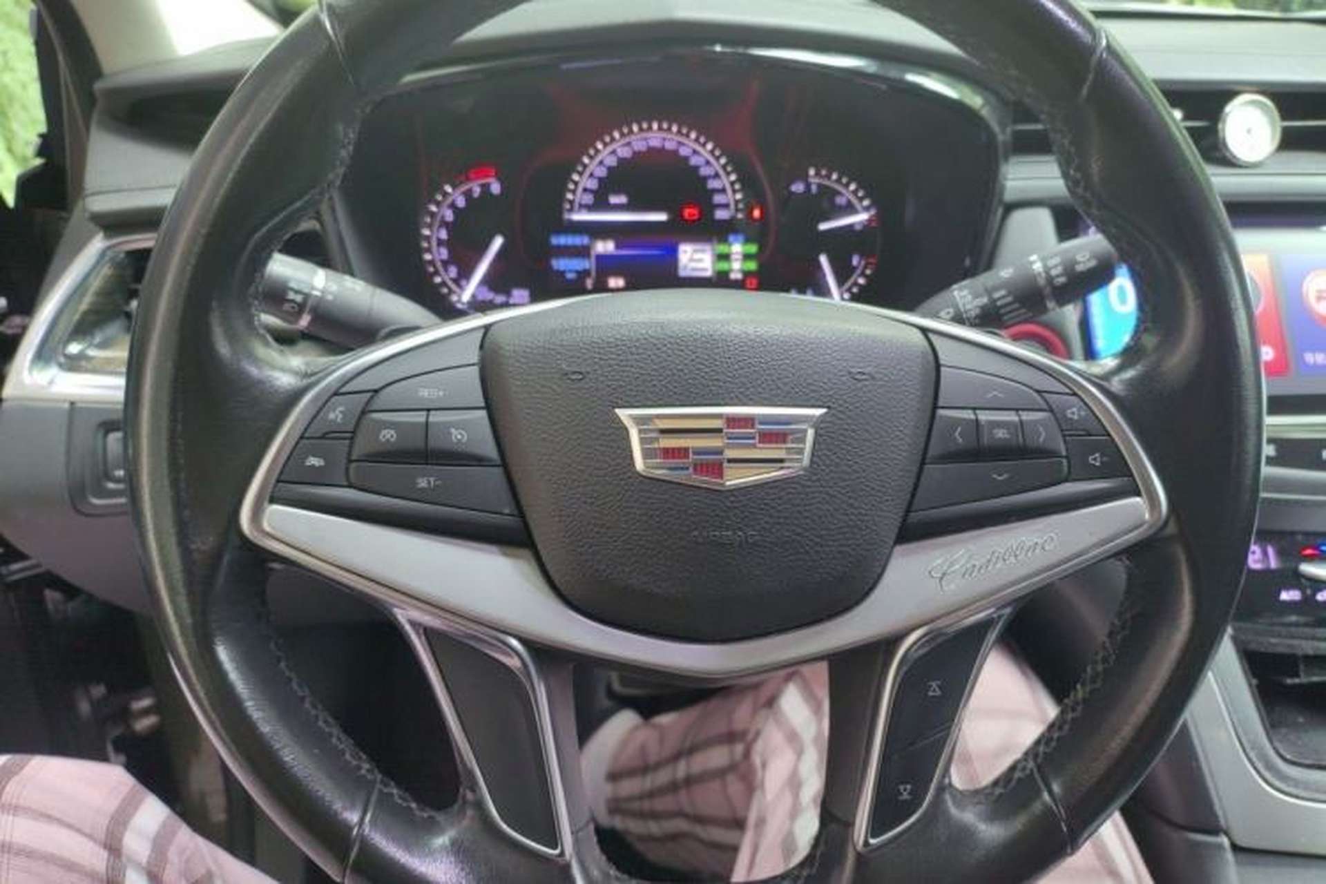 Used Cadillac XT5 2017 Anniversary Edition 25T Luxury Model Steering Wheel