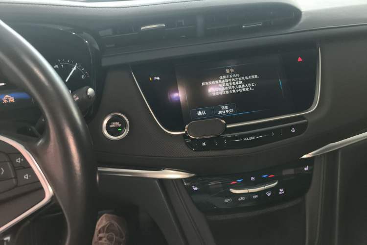 Used Cadillac XT5 2017 Anniversary Edition 28T Four-Wheel Drive Luxury Model Audio And AC Panel