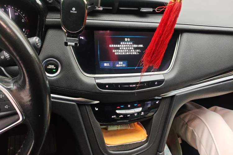 Used Cadillac XT5 2017 Anniversary Edition 25T Luxury Model Audio And AC Panel