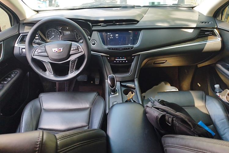 Used Cadillac XT5 2017 Anniversary Edition 28T Four-Wheel Drive Luxury Model Center Console