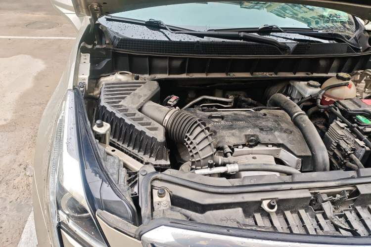 Used Cadillac XT5 2017 Anniversary Edition 25T Luxury Model Engine Bay Right
