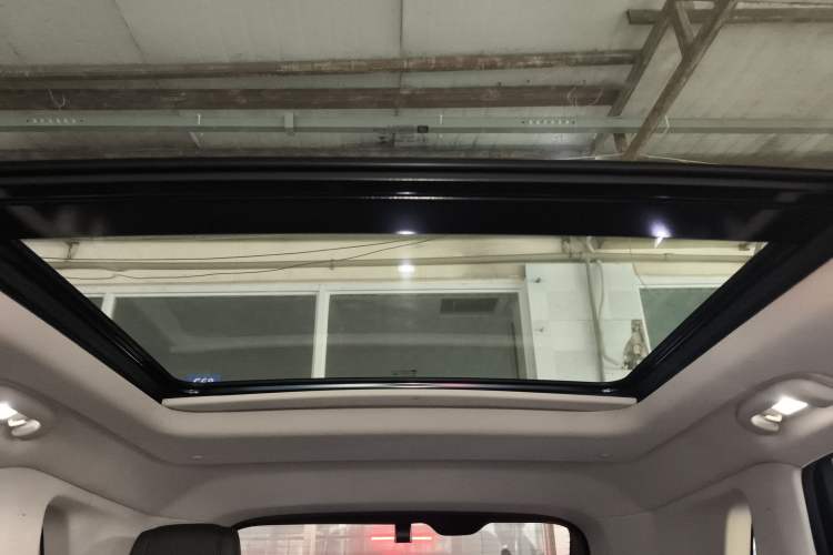 Used Cadillac XT5 2017 Anniversary Edition 28T Four-Wheel Drive Luxury Model Headliner