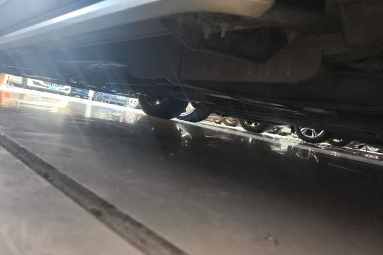 Used Cadillac XT5 2017 Anniversary Edition 28T Four-Wheel Drive Luxury Model Left Side Sill