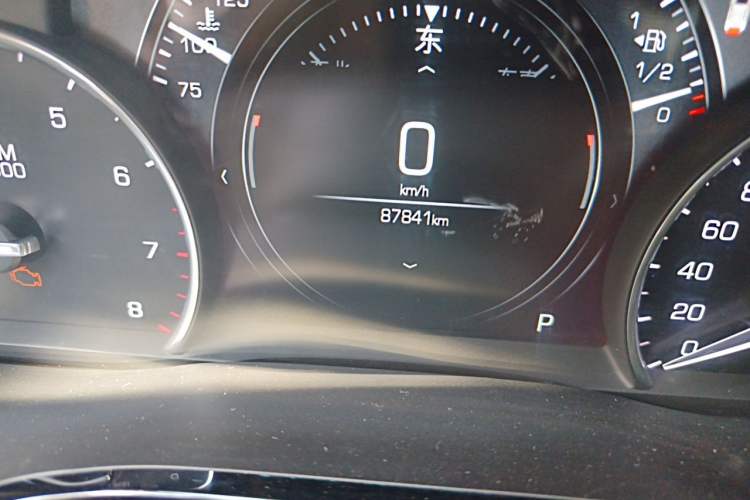 Used Cadillac XT5 2017 Anniversary Edition 28T Four-Wheel Drive Luxury Model Odometer Close Up