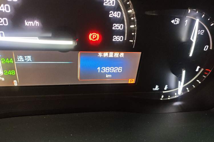 Used Cadillac XT5 2017 Anniversary Edition 25T Luxury Model Odometer Close Up