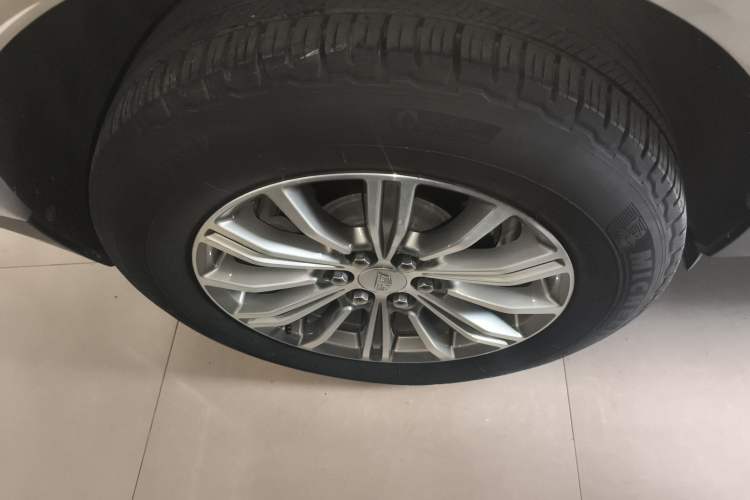 Used Cadillac XT5 2017 Anniversary Edition 28T Four-Wheel Drive Luxury Model Right Rear Wheel Hub
