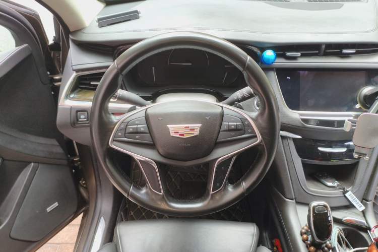 Used Cadillac XT5 2017 Anniversary Edition 28T Four-Wheel Drive Luxury Model Steering Wheel