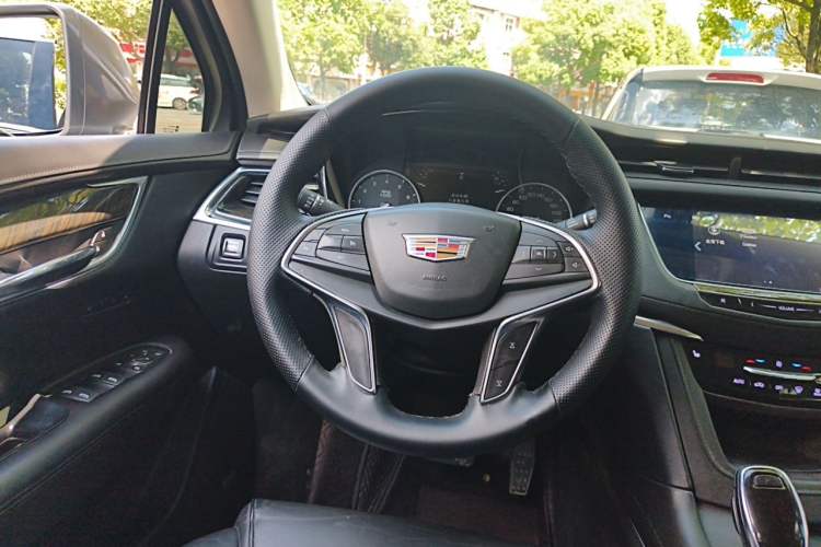 Used Cadillac XT5 2017 Anniversary Edition 28T Four-Wheel Drive Luxury Model Steering Wheel