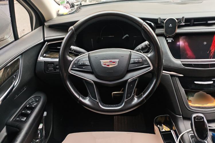 Used Cadillac XT5 2017 Anniversary Edition 25T Luxury Model Steering Wheel