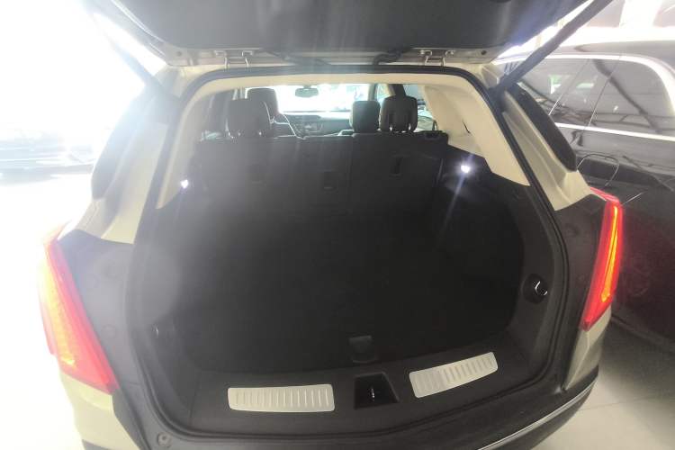 Used Cadillac XT5 2017 Anniversary Edition 28T Four-Wheel Drive Luxury Model Trunk
