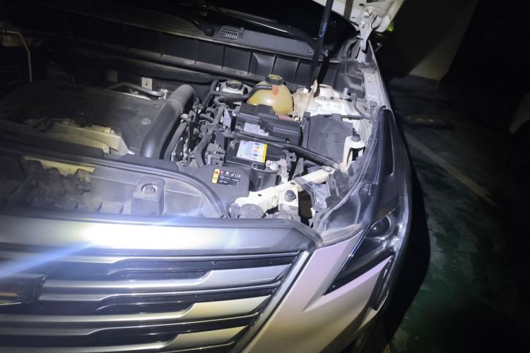 Used Cadillac XT5 2017 Anniversary Edition 25T Luxury Model Engine Bay Left