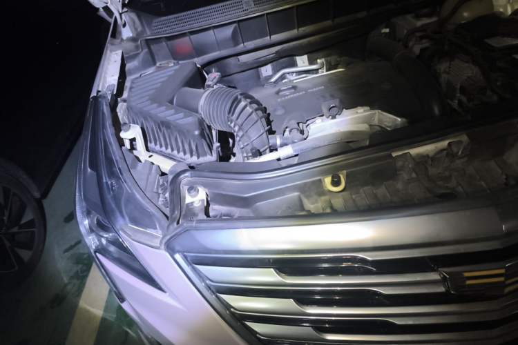 Used Cadillac XT5 2017 Anniversary Edition 25T Luxury Model Engine Bay Right