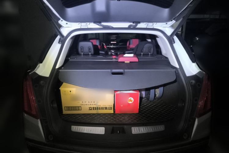 Used Cadillac XT5 2017 Anniversary Edition 25T Luxury Model Trunk