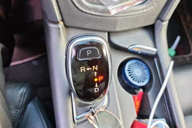Used Cadillac XT5 2017 Anniversary Edition 25T Luxury Model Gear Lever