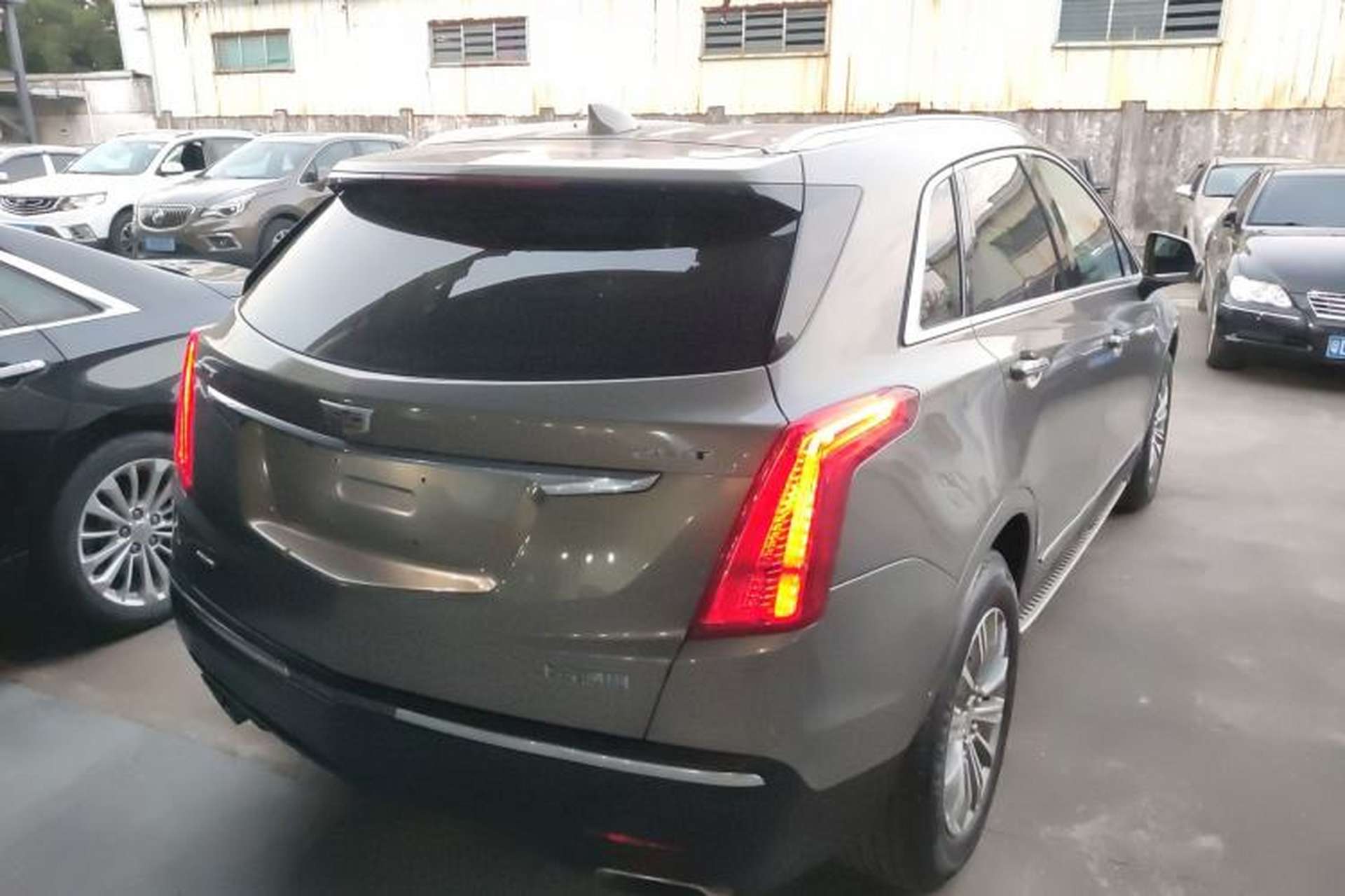 Used Cadillac XT5 2017 Anniversary Edition 28T Four-Wheel Drive Luxury Model Rear Right 45 Deg