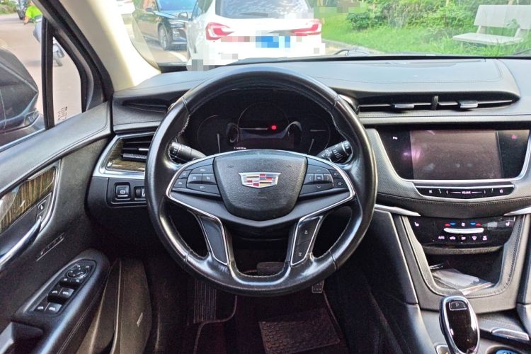 Used Cadillac XT5 2017 Anniversary Edition 25T Luxury Model Steering Wheel