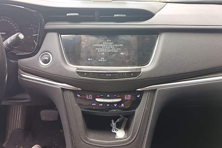 Used Cadillac XT5 2017 Anniversary Edition 28T Four-Wheel Drive Luxury Model Audio And AC Panel