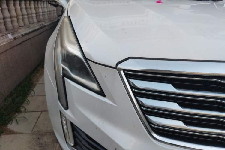 Used Cadillac XT5 2017 Anniversary Edition 28T Four-Wheel Drive Tech Model Right Front Headlight