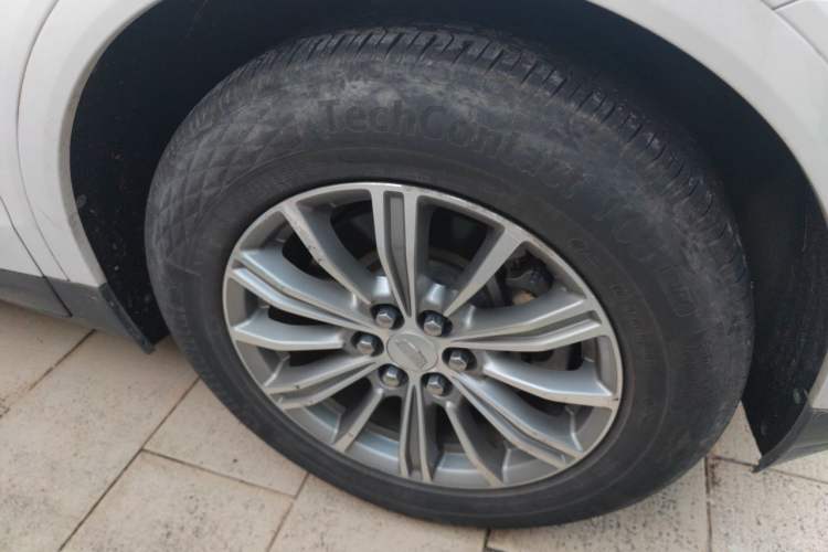 Used Cadillac XT5 2017 Anniversary Edition 28T Four-Wheel Drive Tech Model Right Front Wheel Hub