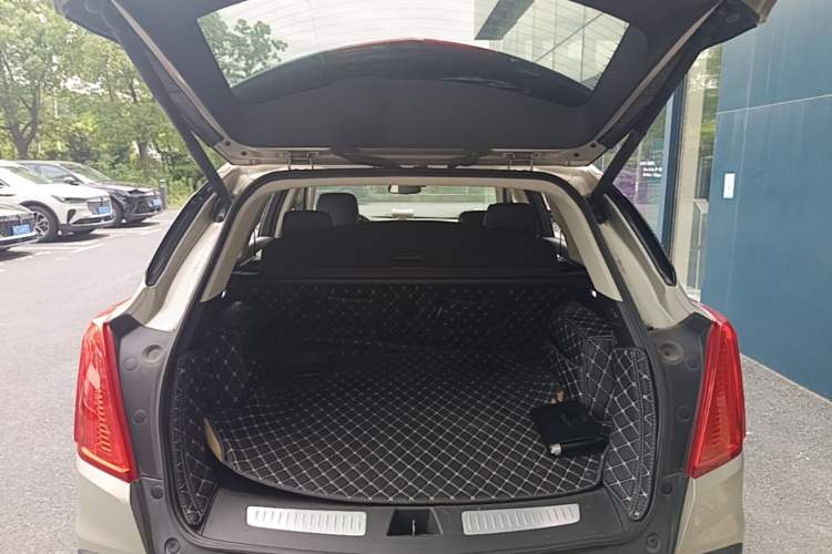 Used Cadillac XT5 2017 Anniversary Edition 28T Four-Wheel Drive Luxury Model Trunk