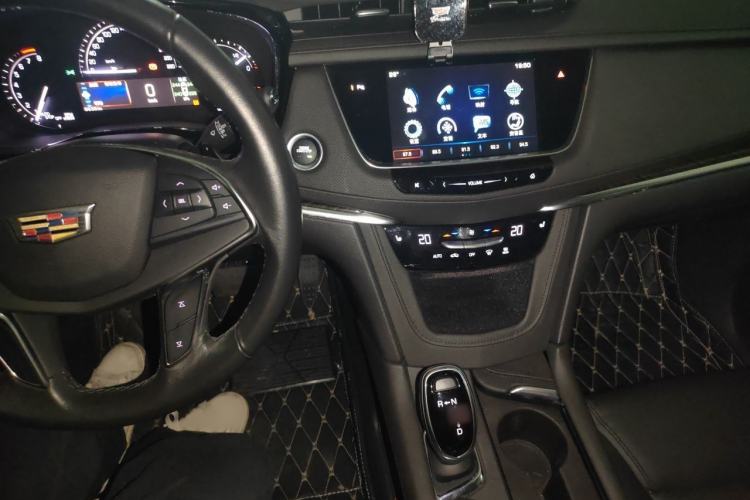 Used Cadillac XT5 2017 Anniversary Edition 25T Luxury Model Audio And AC Panel