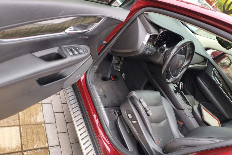 Used Cadillac XT5 2017 Anniversary Edition 25T Luxury Model Driver Seat