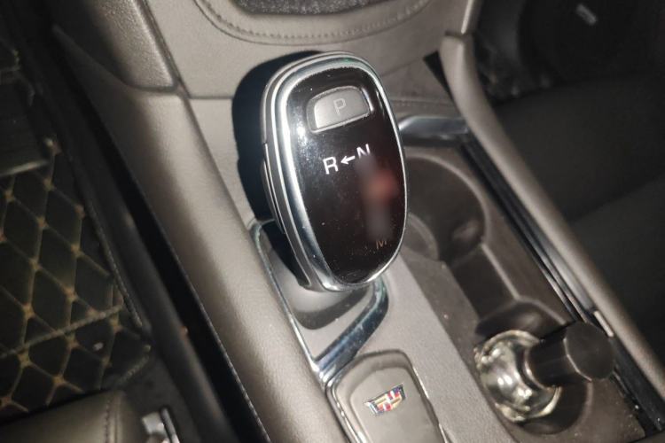 Used Cadillac XT5 2017 Anniversary Edition 25T Luxury Model Gear Lever