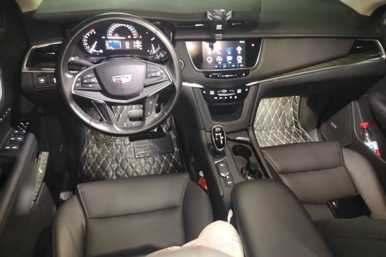 Used Cadillac XT5 2017 Anniversary Edition 25T Luxury Model Interior 2