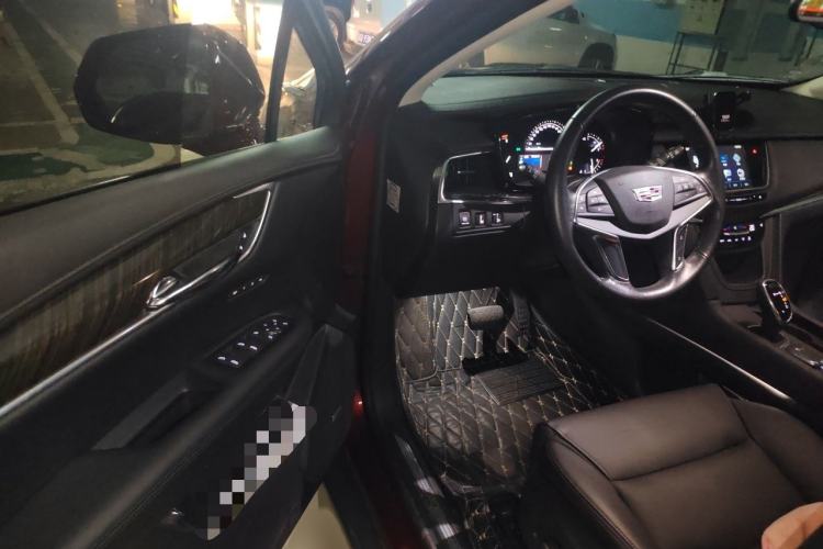 Used Cadillac XT5 2017 Anniversary Edition 25T Luxury Model Interior 3